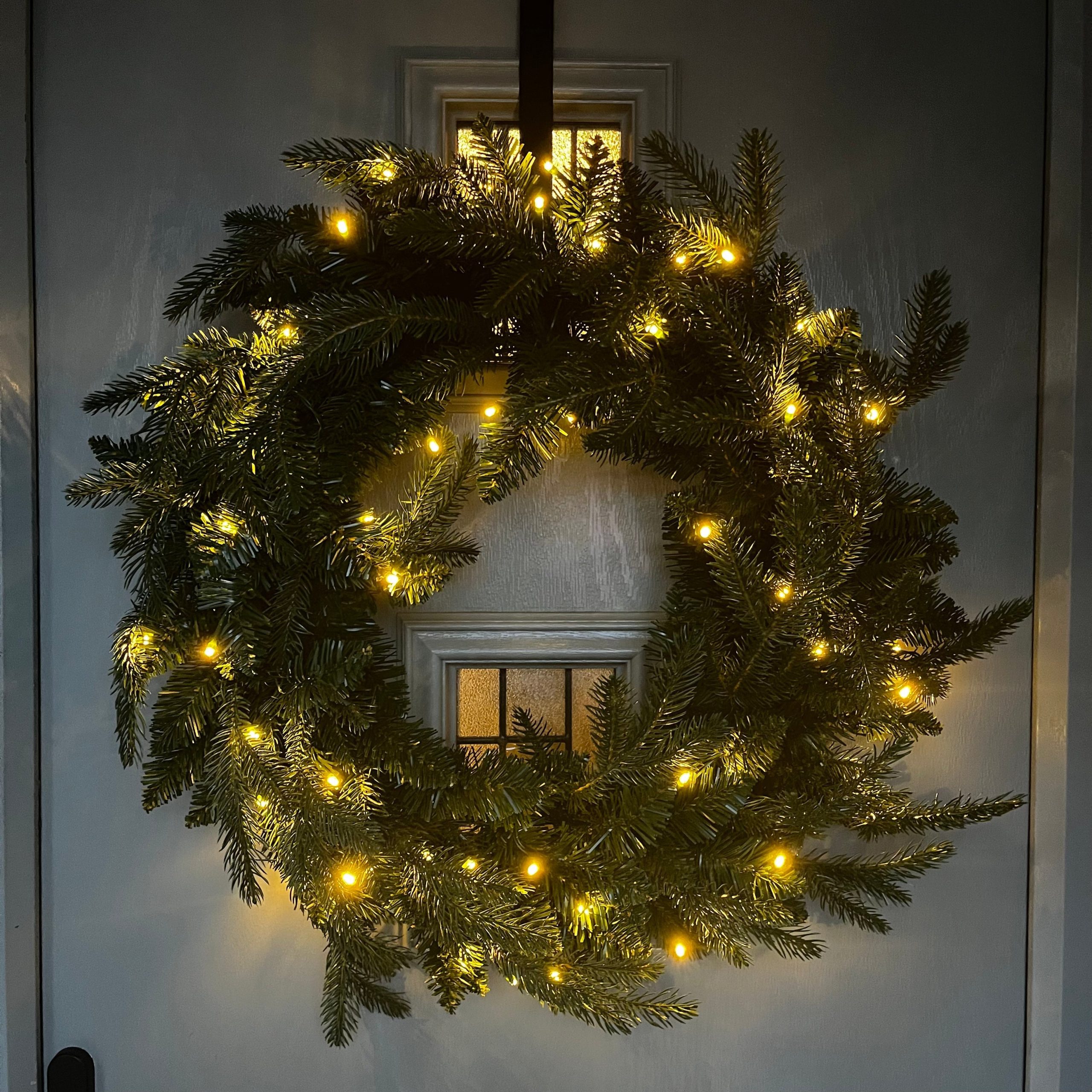 60cm Premium Mixed branch prelit Green Wreath - with timer - Image 5