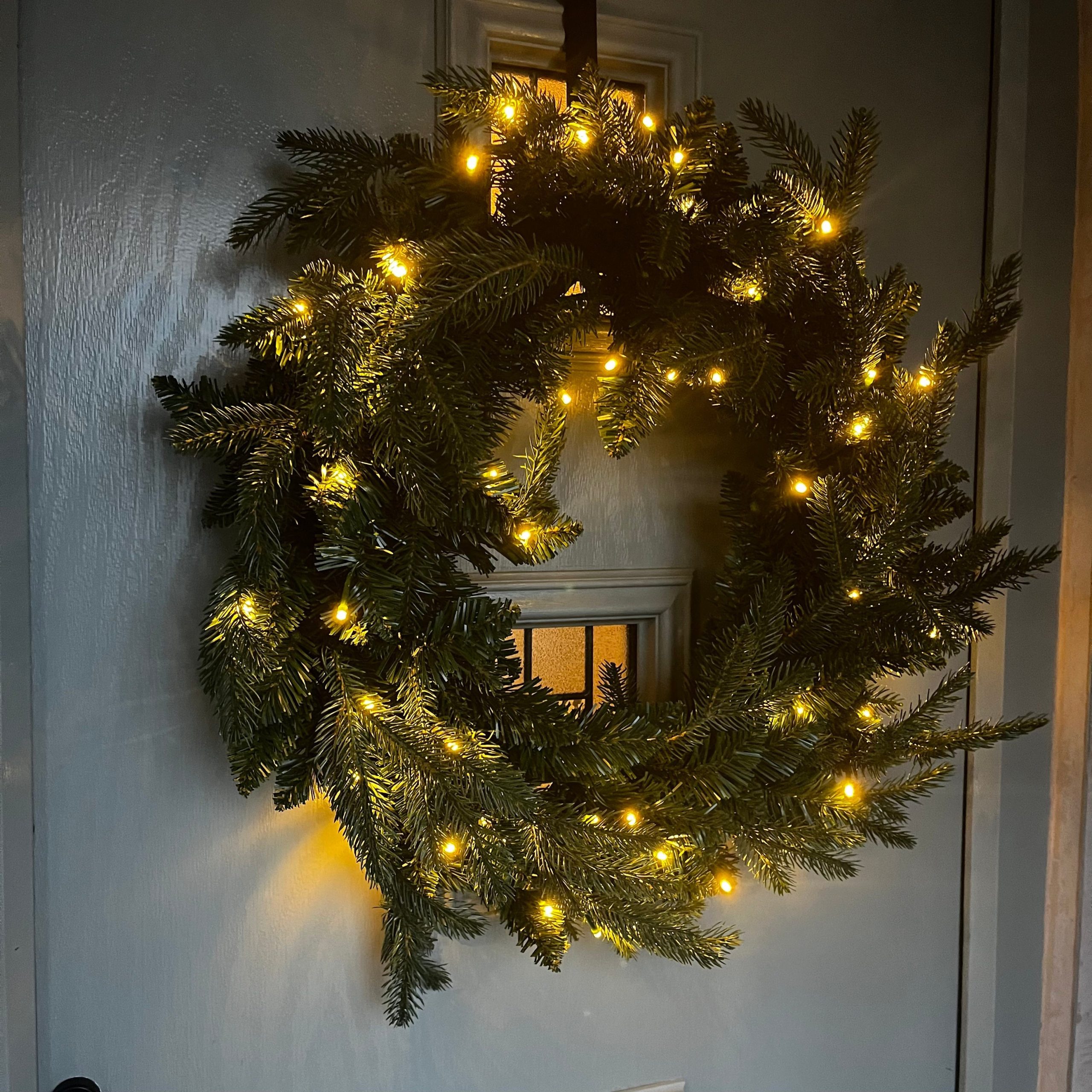 60cm Premium Mixed branch prelit Green Wreath - with timer - Image 6