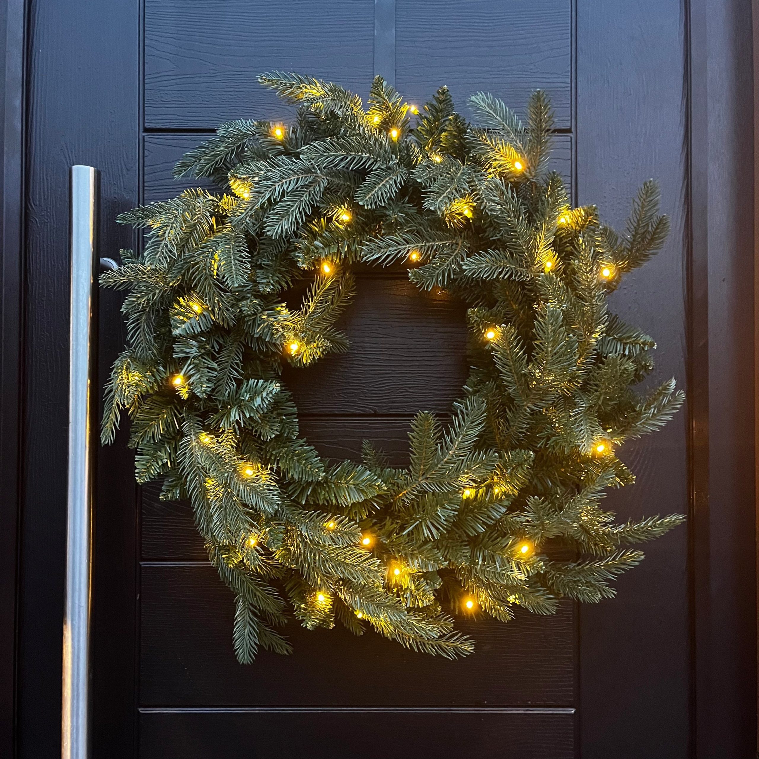 60cm Premium Mixed branch prelit Green Wreath - with timer - Image 2