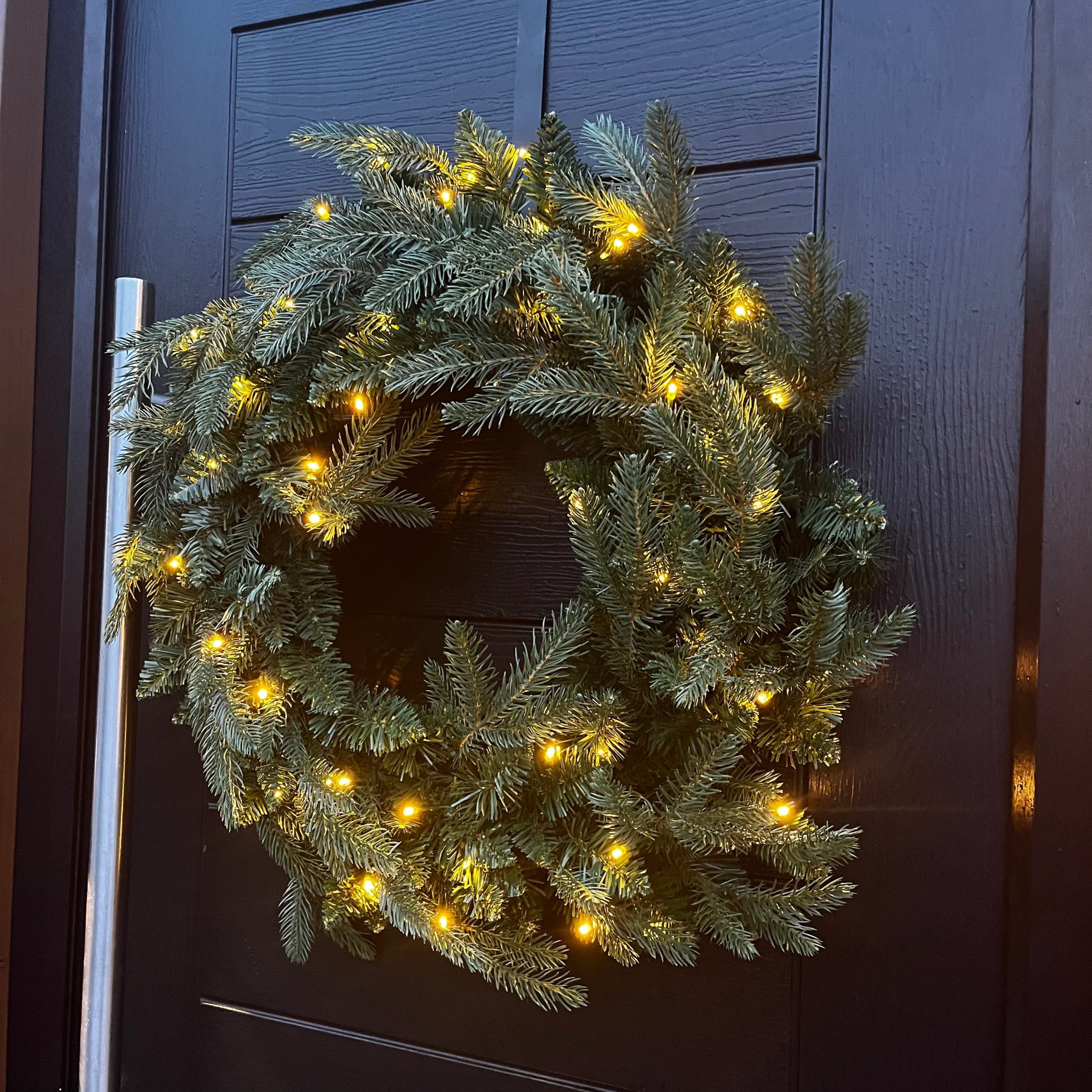 60cm Premium Mixed branch prelit Green Wreath - with timer - Image 3