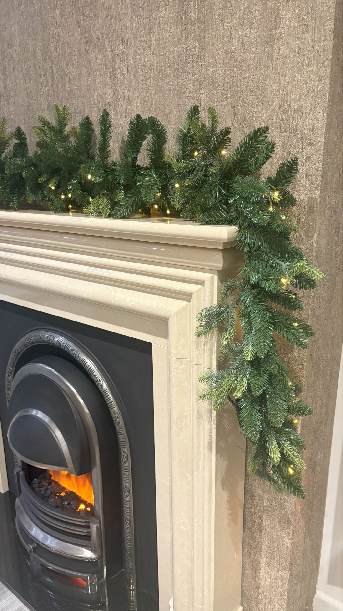 270cm Premium Mixed branch prelit Green Christmas Garland - with timer - Image 3