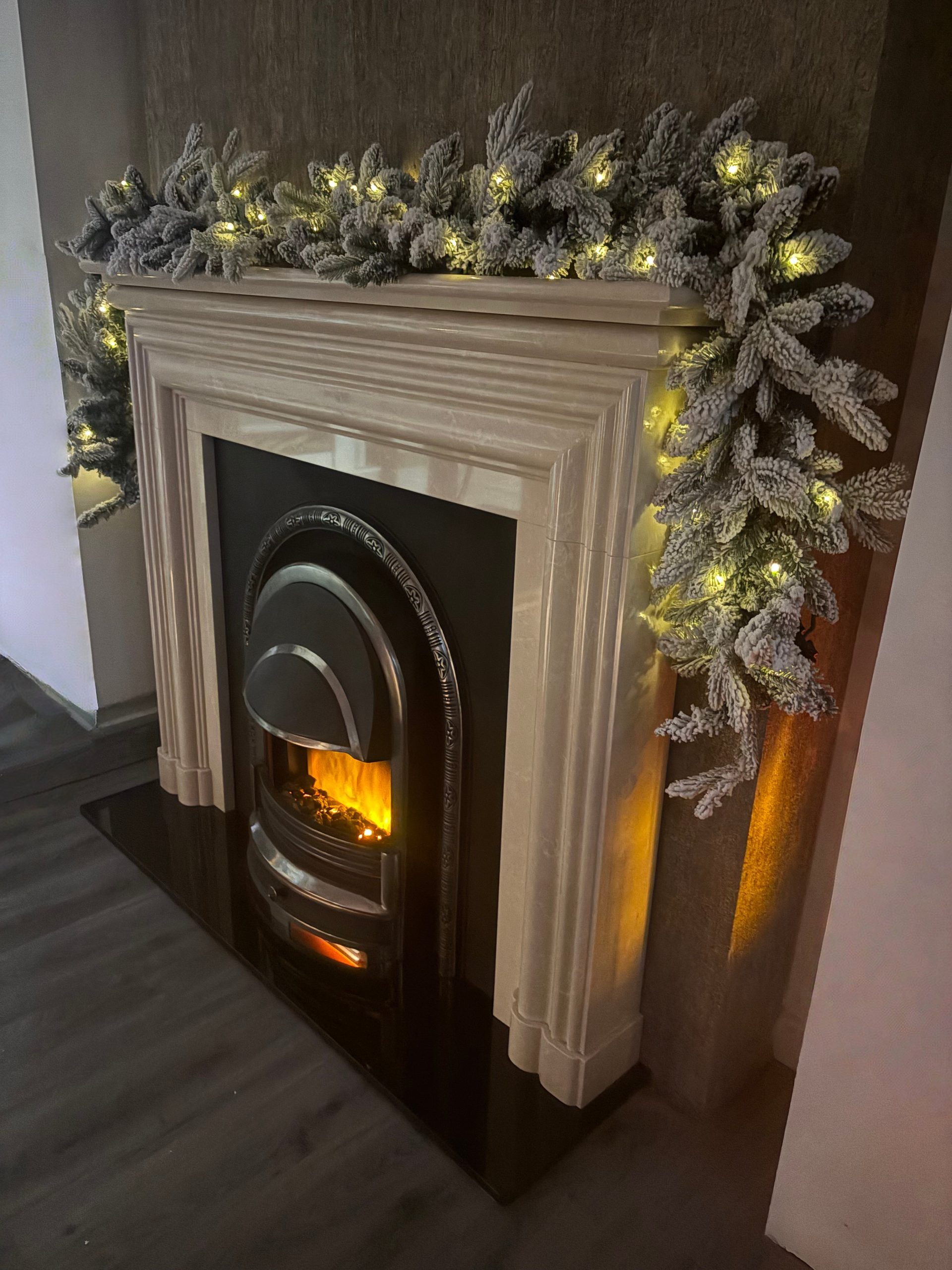 270cm Premium Mixed branch prelit Snow filled Christmas Garland - with timer - Image 3