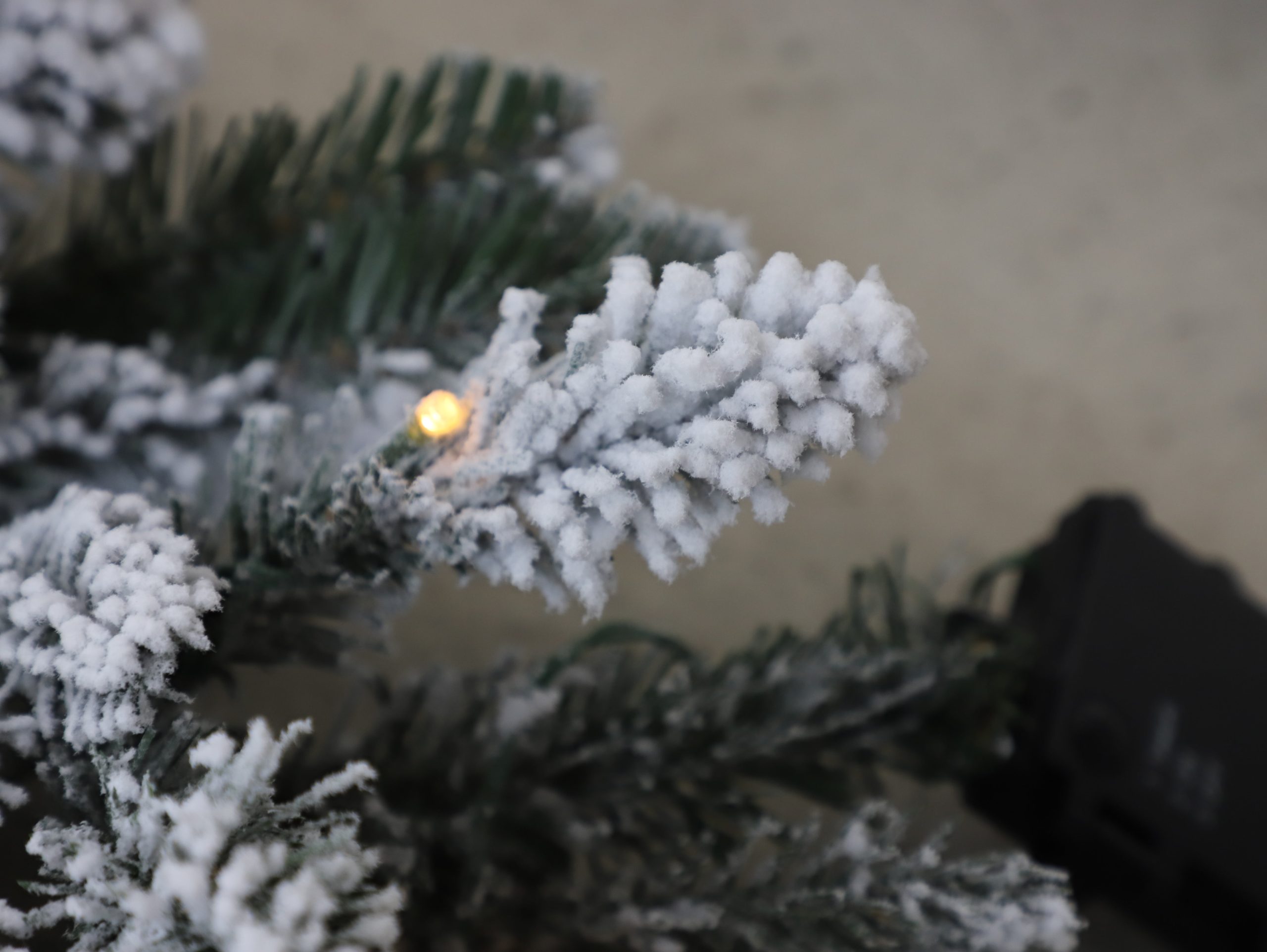 270cm Premium Mixed branch prelit Snow filled Christmas Garland - with timer - Image 7