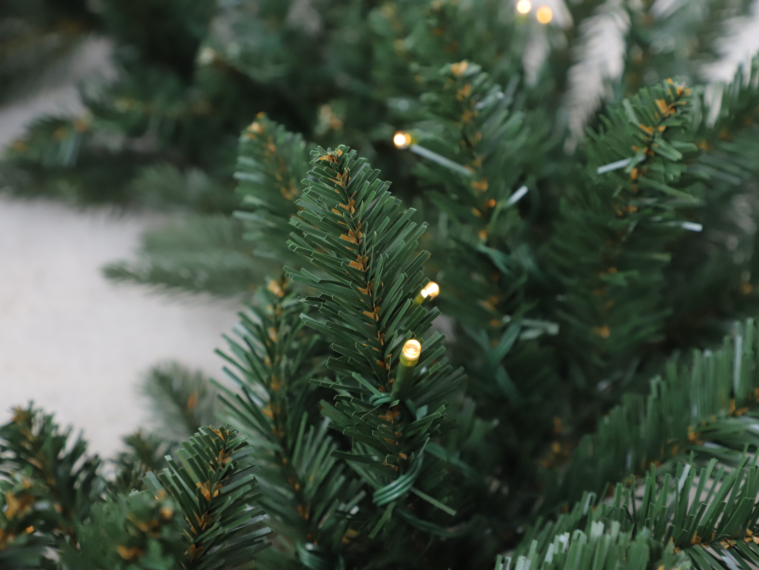 270cm Premium Mixed branch prelit Green Christmas Garland - with timer - Image 7