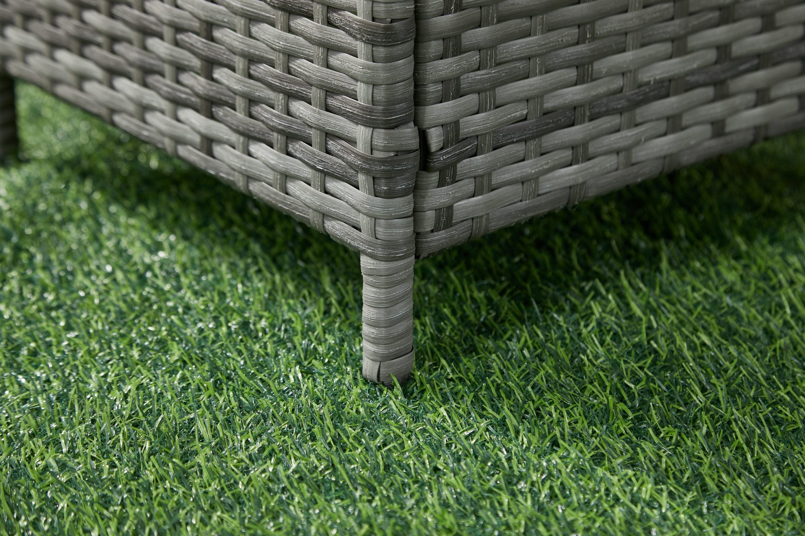 The Tarporley Grey 9 Seat Corner Firepit Rattan Dining Set - Image 6